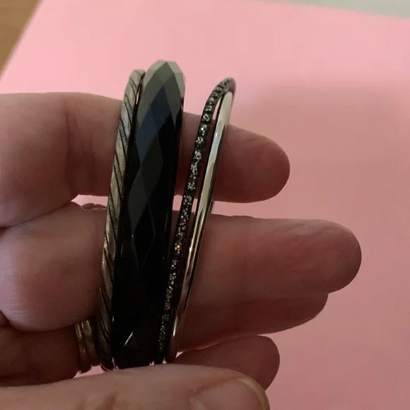 Four bracelets - Picture 6 of 6